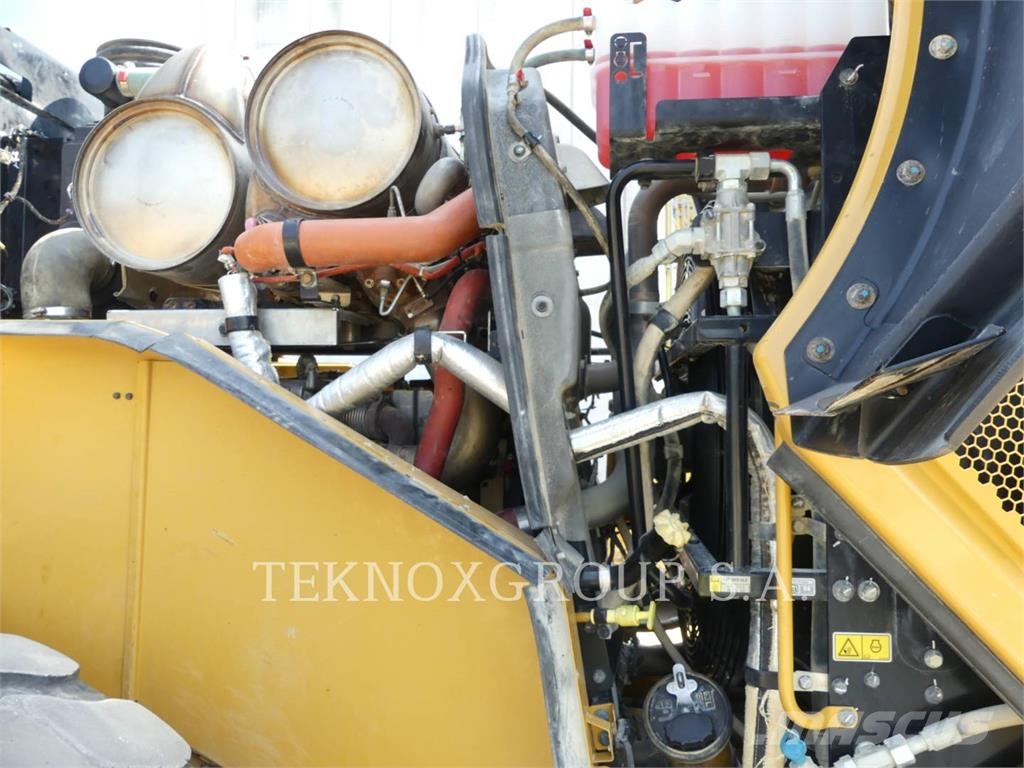 CAT 966M Kolesni nakladalci