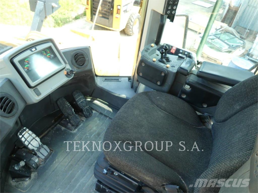 CAT 966M Kolesni nakladalci