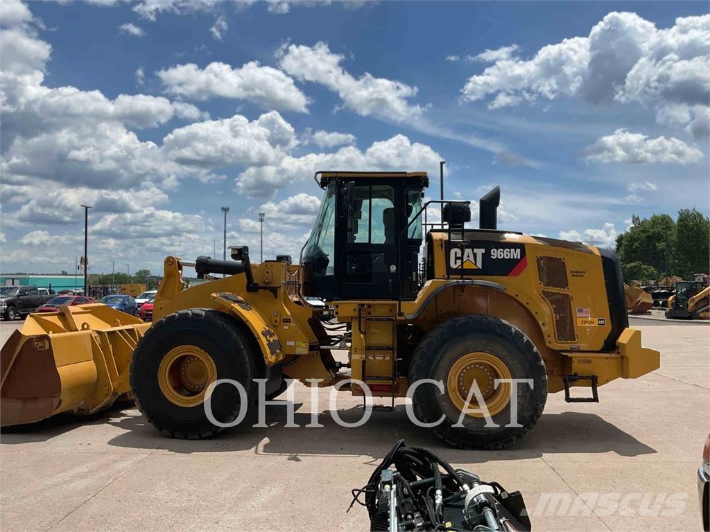CAT 966M Gumikerekes homlokrakodók