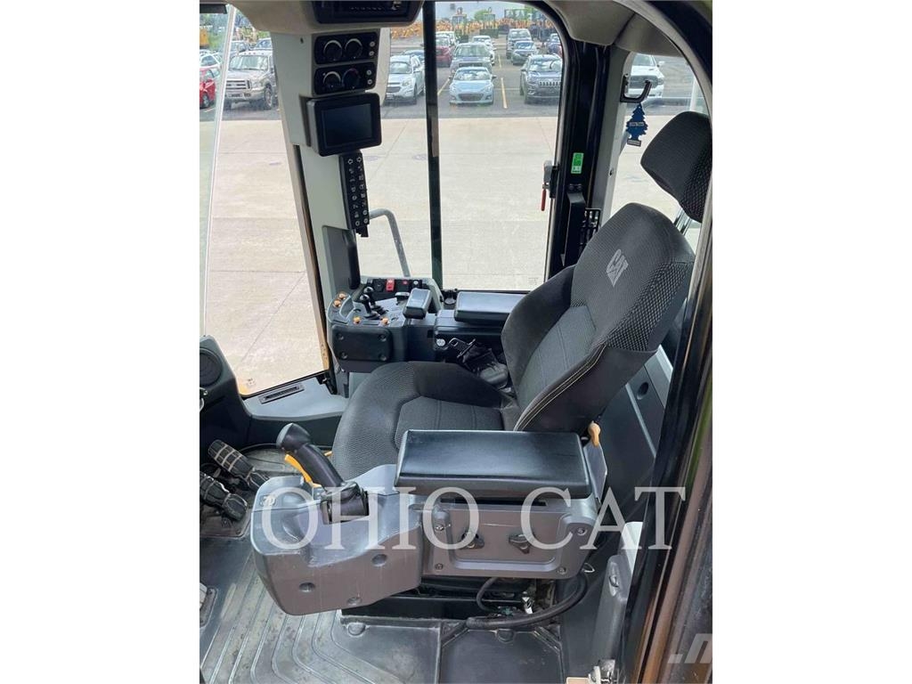 CAT 966M Gumikerekes homlokrakodók