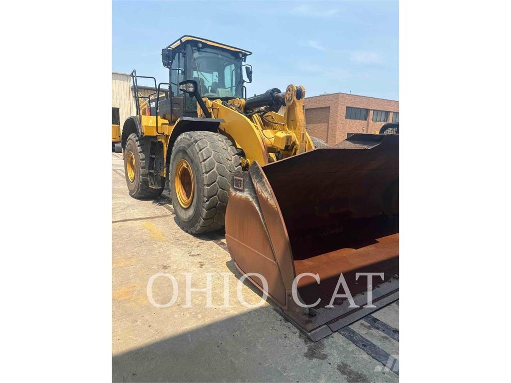 CAT 966M Gumikerekes homlokrakodók