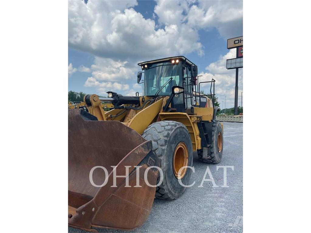 CAT 966M Gumikerekes homlokrakodók