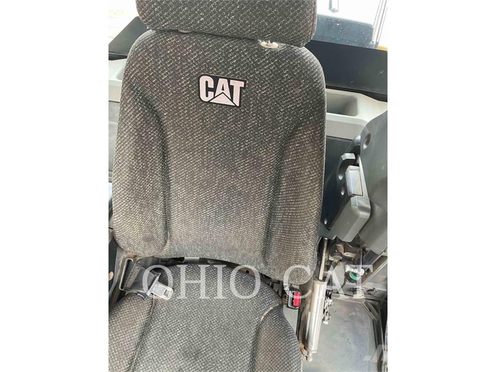 CAT 966M Gumikerekes homlokrakodók