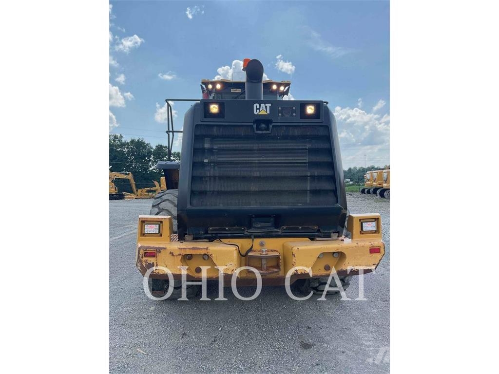 CAT 966M Gumikerekes homlokrakodók