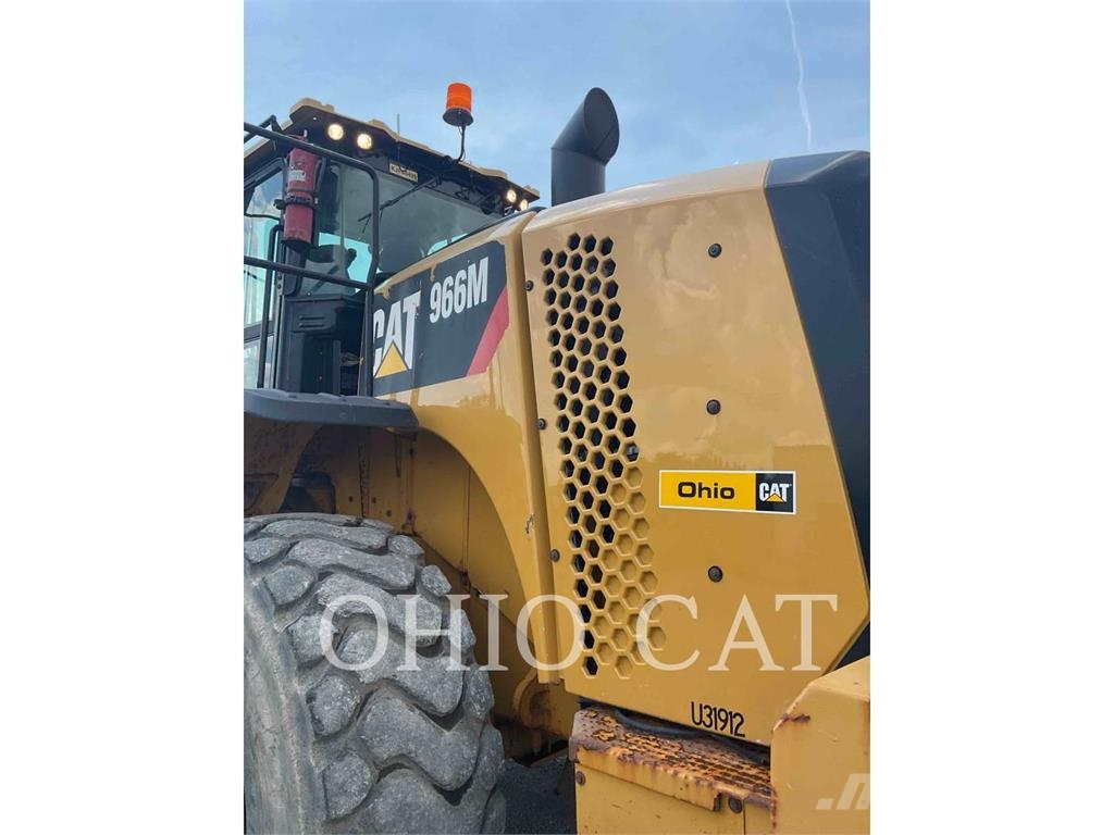 CAT 966M Gumikerekes homlokrakodók