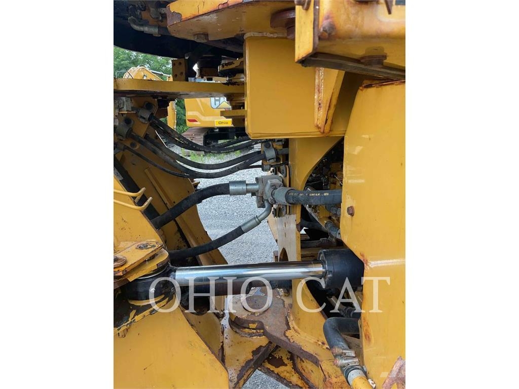 CAT 966M Gumikerekes homlokrakodók