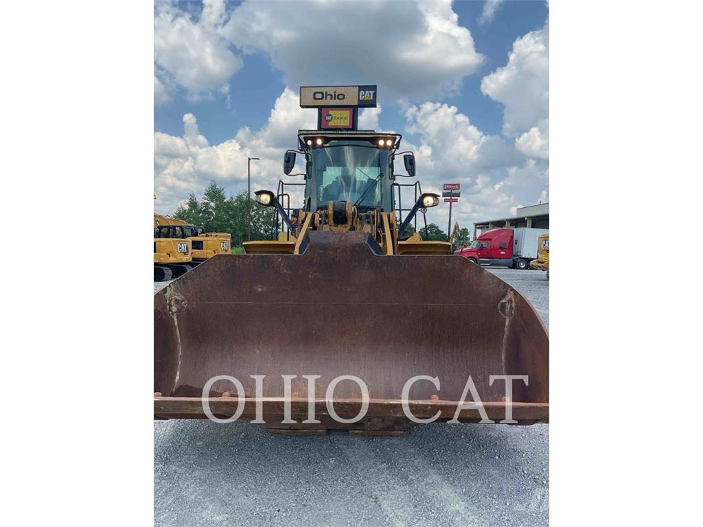 CAT 966M Gumikerekes homlokrakodók