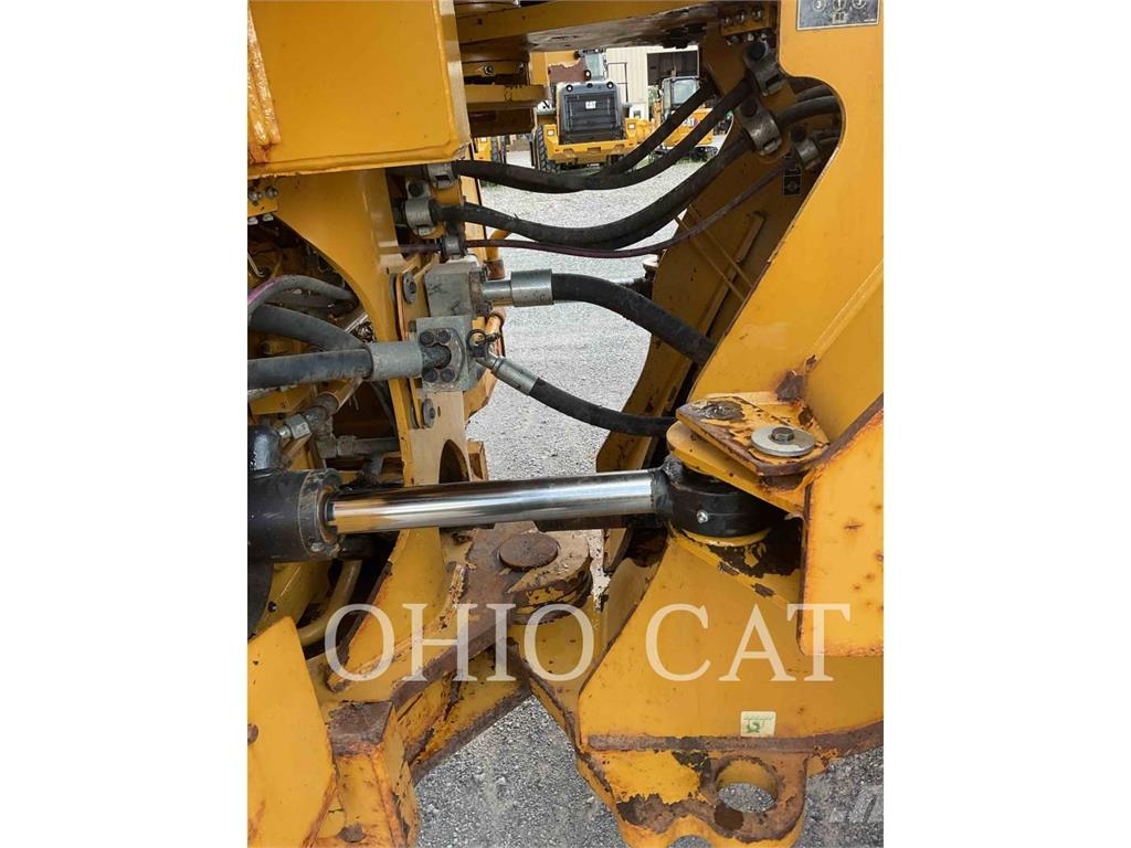 CAT 966M Gumikerekes homlokrakodók