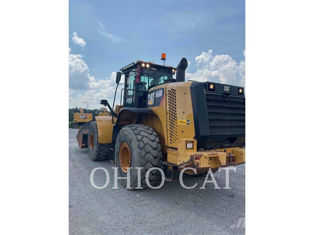 CAT 966M Gumikerekes homlokrakodók