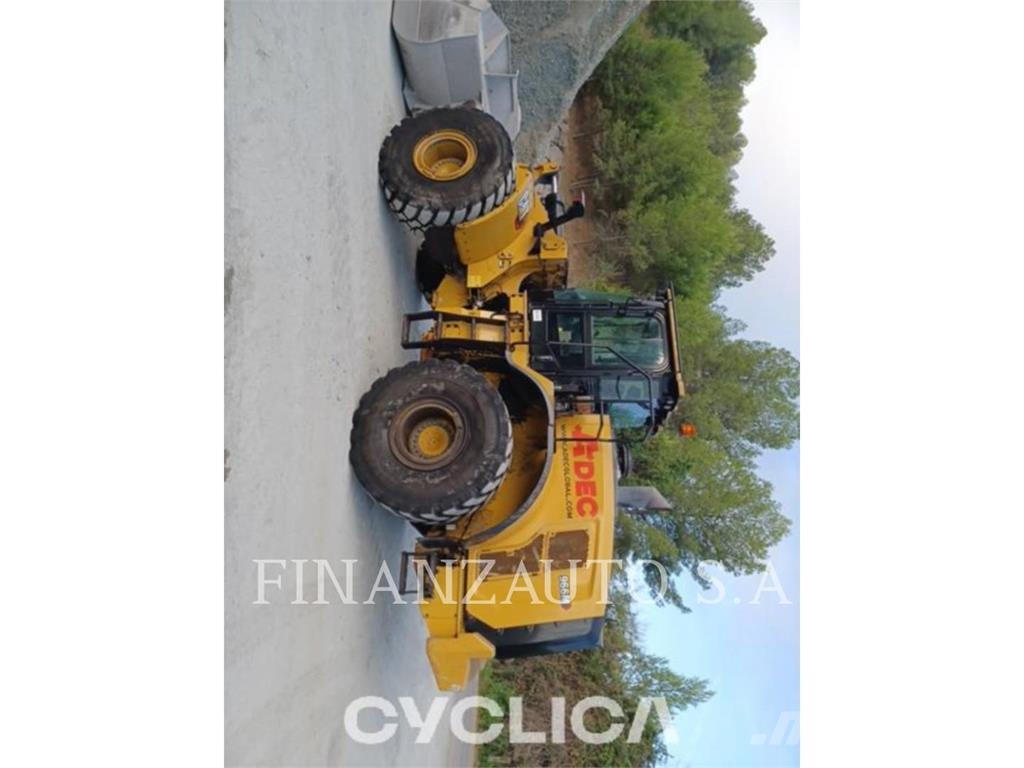 CAT 966M لوادر بعجل