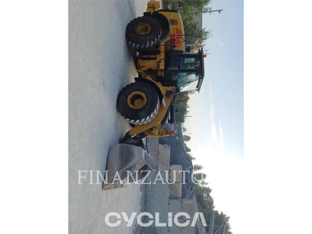 CAT 966M لوادر بعجل