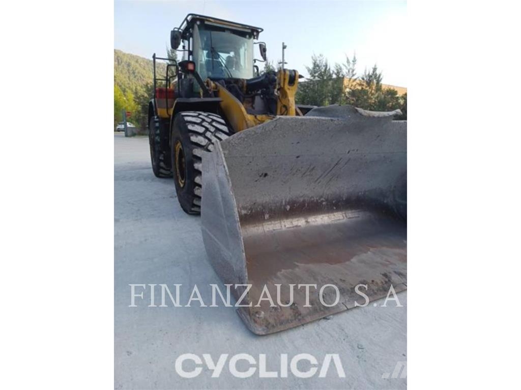 CAT 966M لوادر بعجل