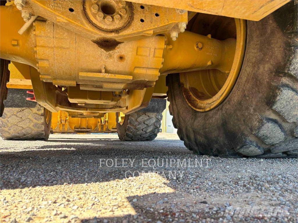 CAT 966M Iekrāvēji uz riteņiem