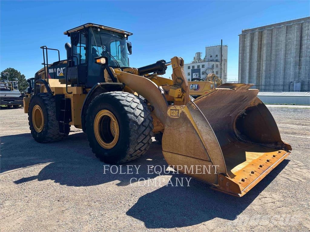CAT 966M Iekrāvēji uz riteņiem