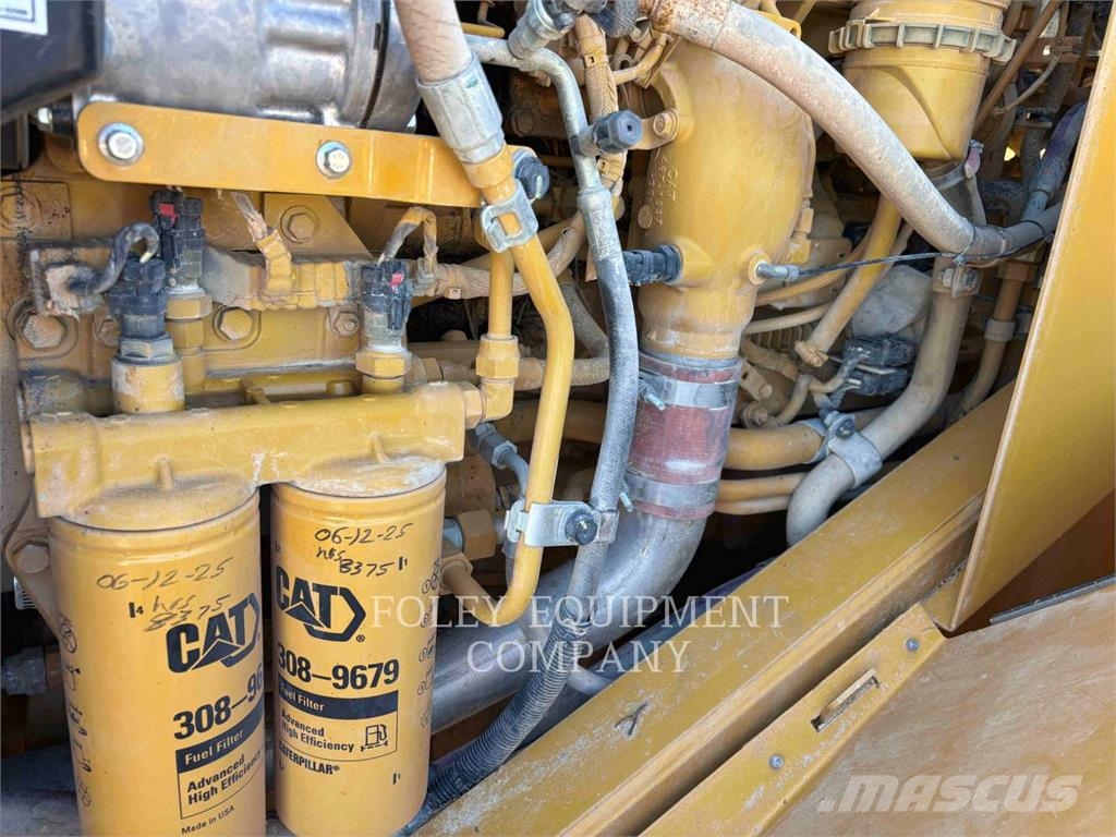 CAT 966M Iekrāvēji uz riteņiem