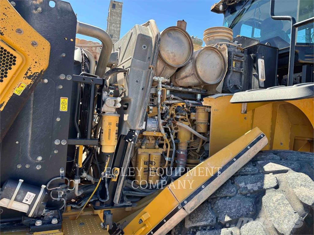 CAT 966M Iekrāvēji uz riteņiem