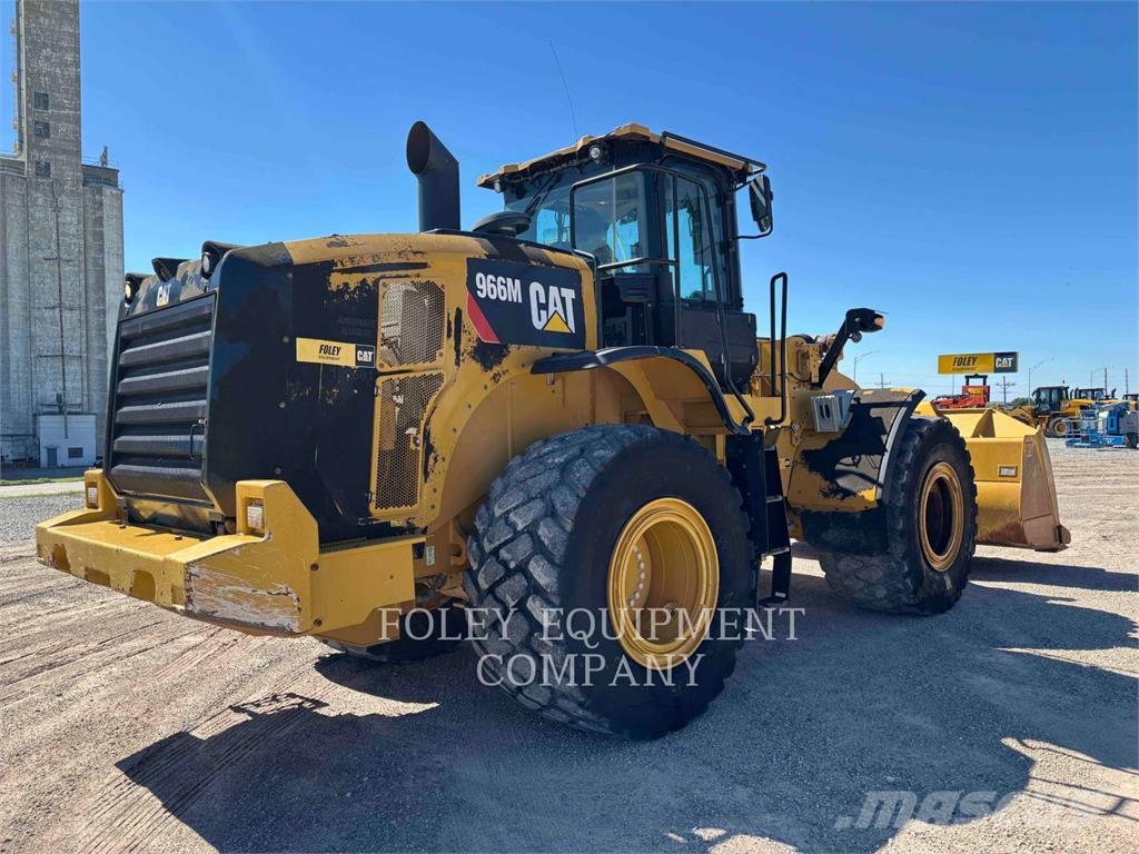 CAT 966M Iekrāvēji uz riteņiem
