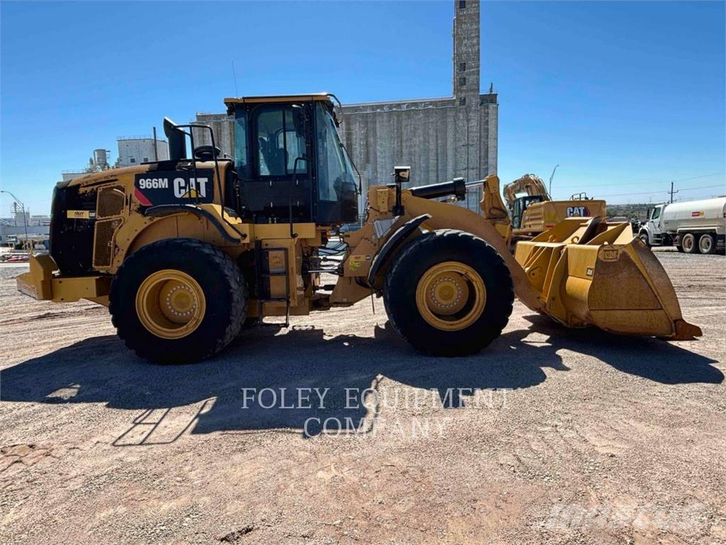CAT 966M Iekrāvēji uz riteņiem