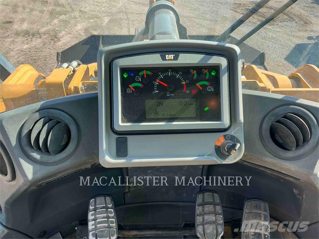 CAT 966M لوادر بعجل