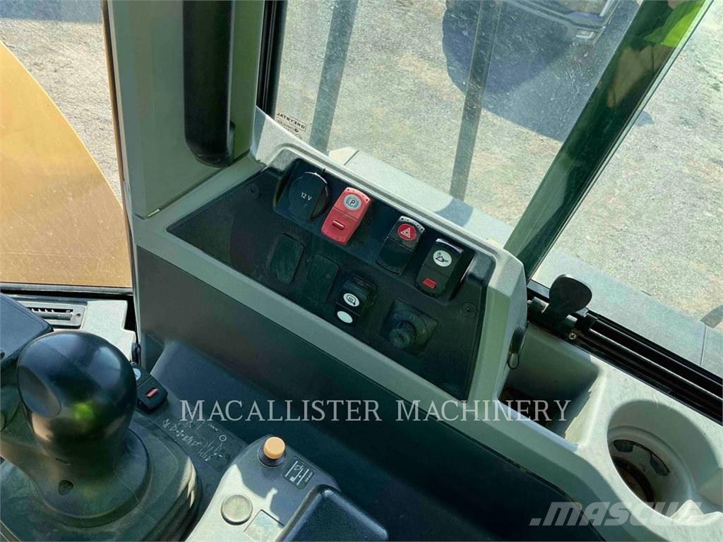 CAT 966M لوادر بعجل