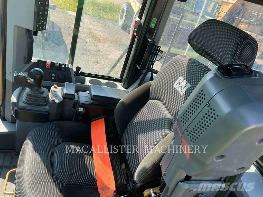 CAT 966M لوادر بعجل