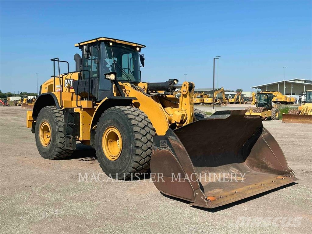 CAT 966M لوادر بعجل