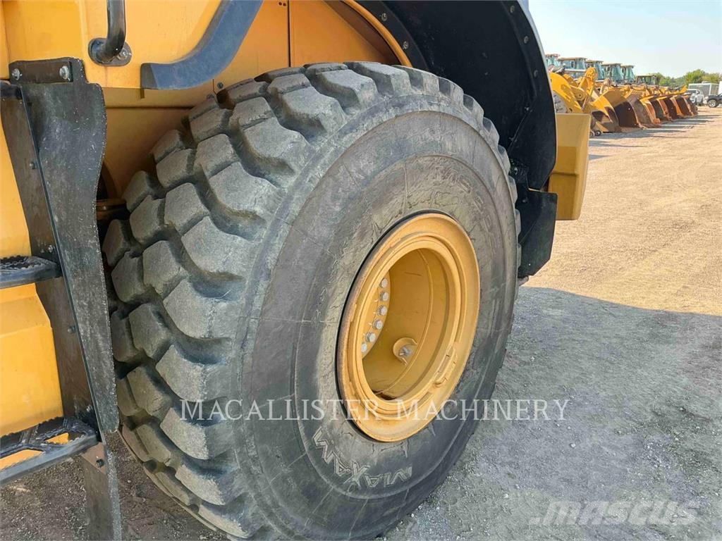CAT 966M لوادر بعجل