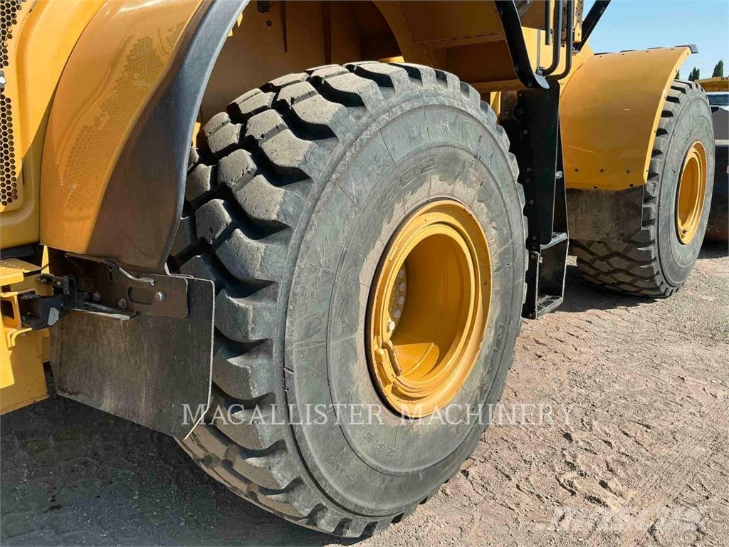 CAT 966M لوادر بعجل