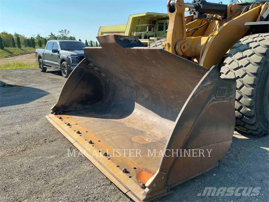 CAT 966M لوادر بعجل