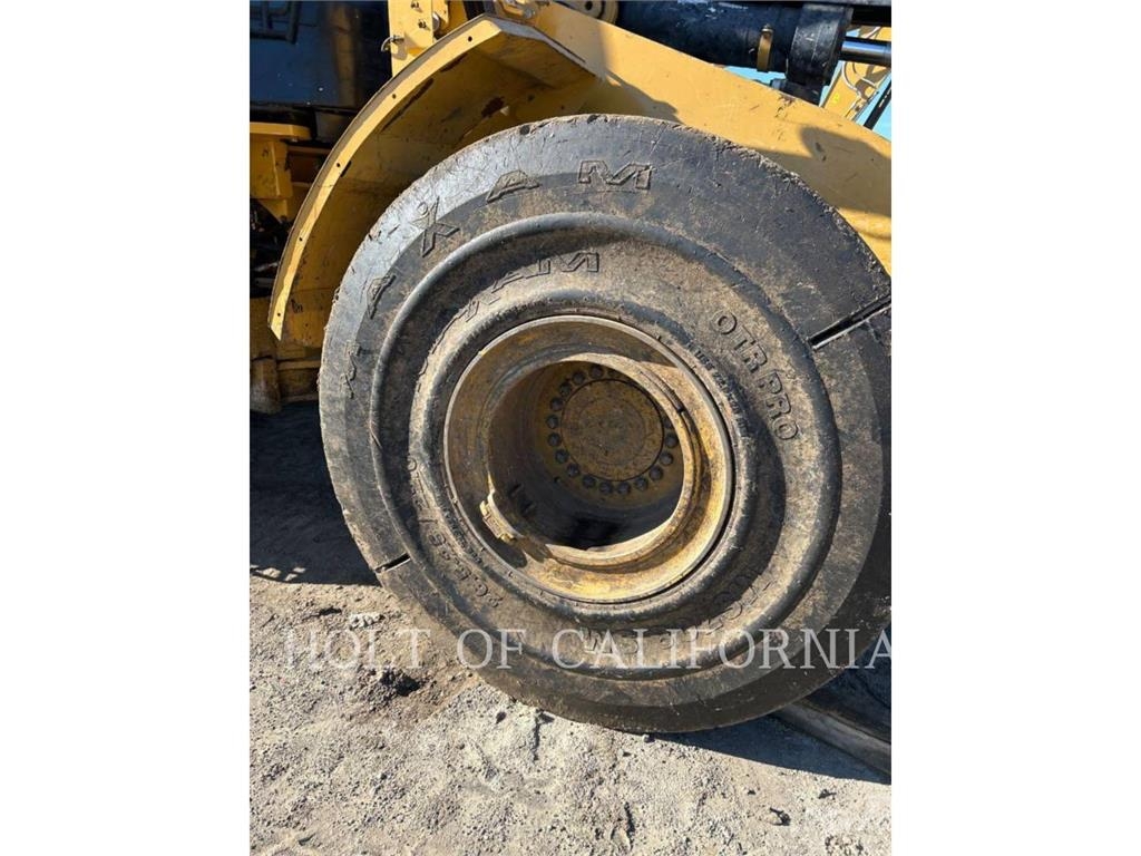 CAT 966M Kolesni nakladalci