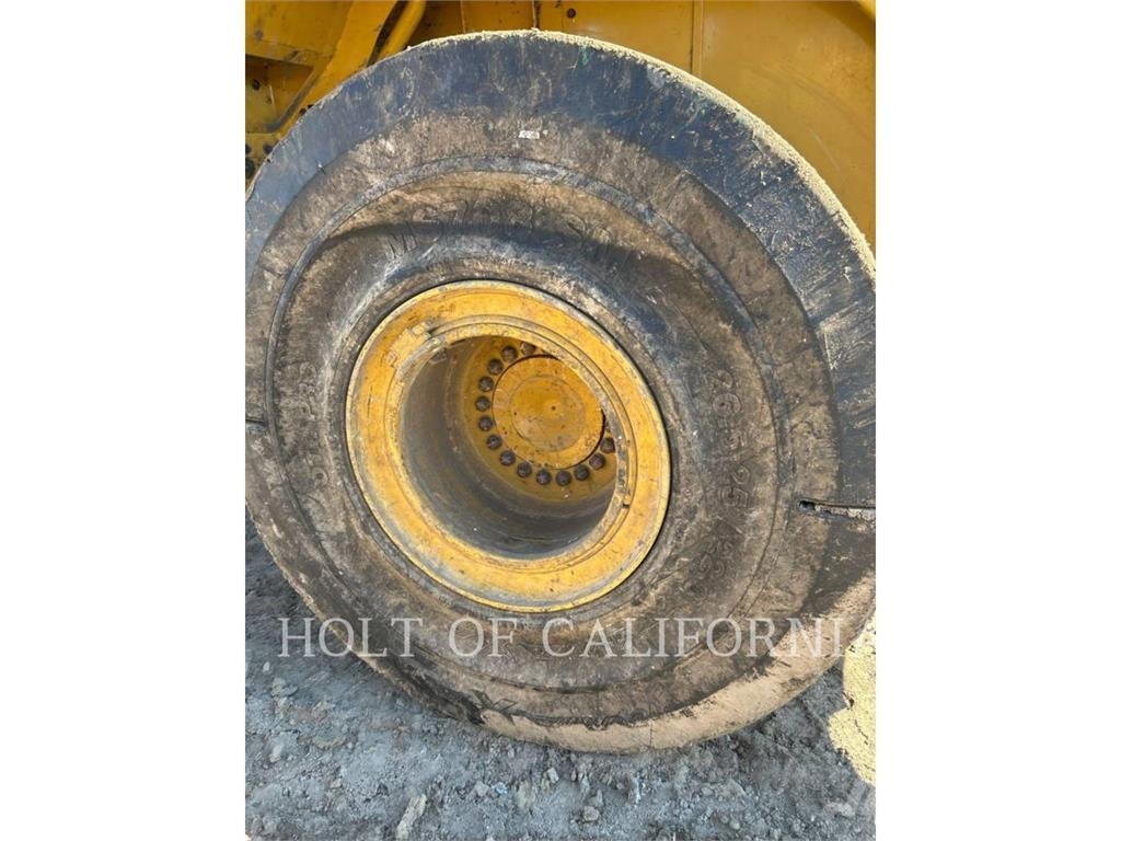 CAT 966M Kolesni nakladalci