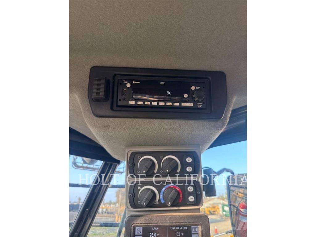 CAT 966M Kolesni nakladalci