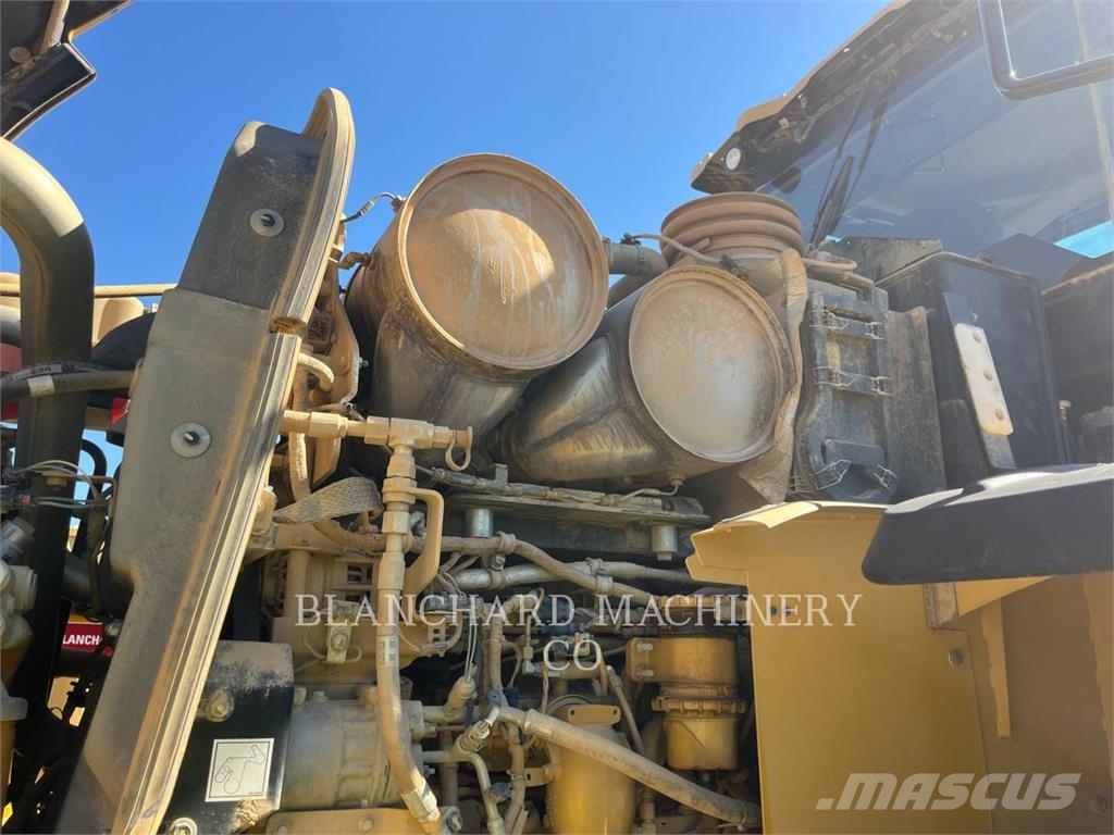 CAT 966M Wheel loaders