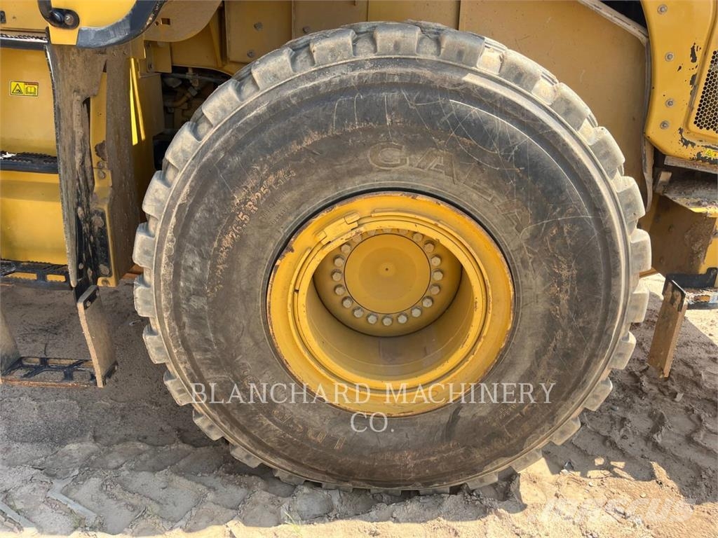 CAT 966M Wheel loaders