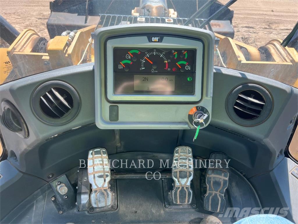 CAT 966M Wheel loaders