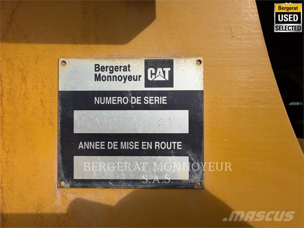CAT 966M Колесни товарачи