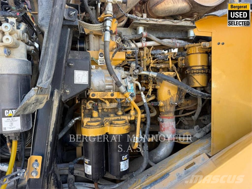 CAT 966M Колесни товарачи