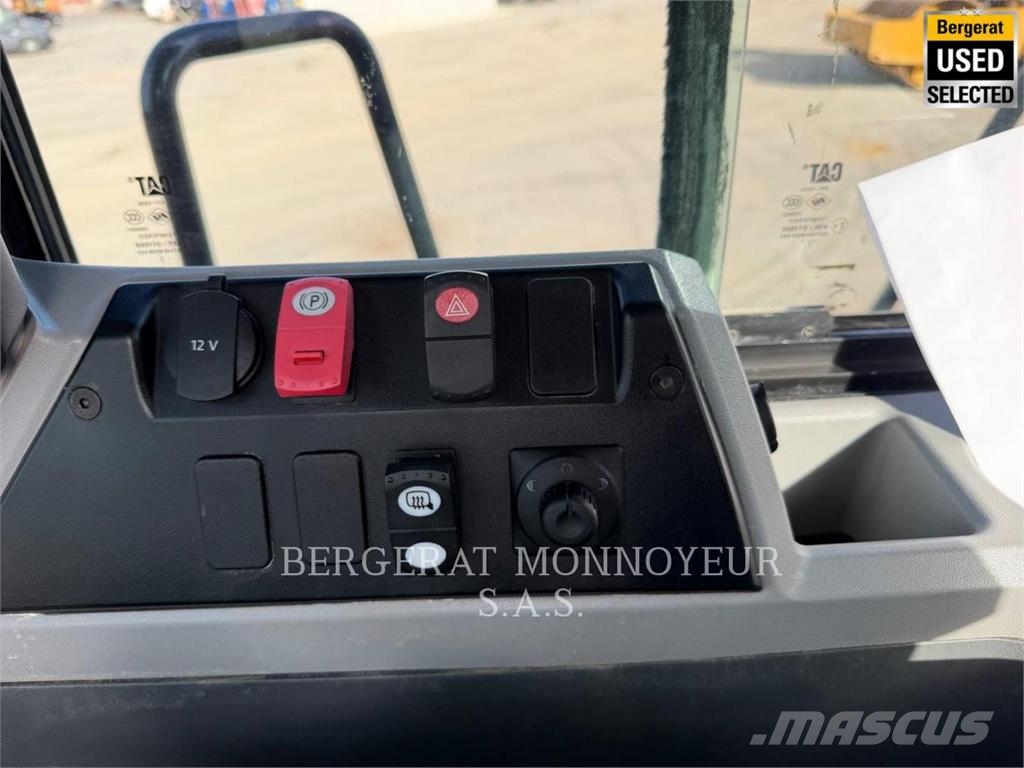 CAT 966M Колесни товарачи