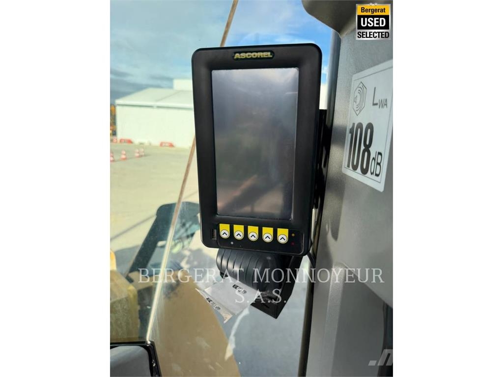 CAT 966M Колесни товарачи