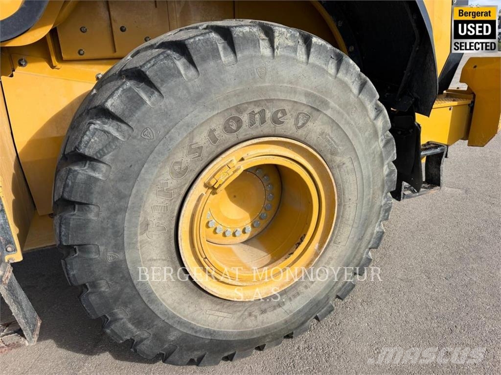 CAT 966M Колесни товарачи