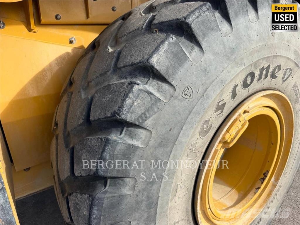 CAT 966M Колесни товарачи