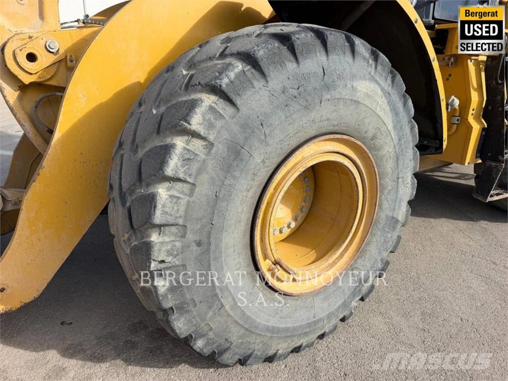 CAT 966M Колесни товарачи