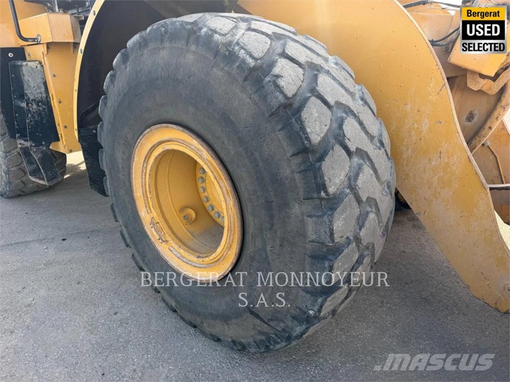 CAT 966M Колесни товарачи