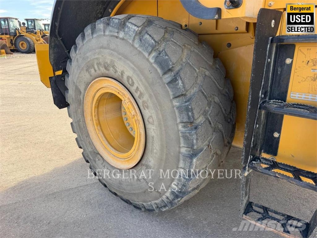 CAT 966M Колесни товарачи