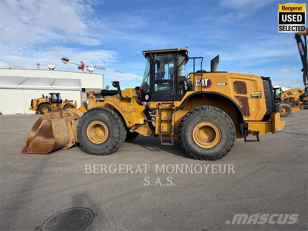 CAT 966M Колесни товарачи