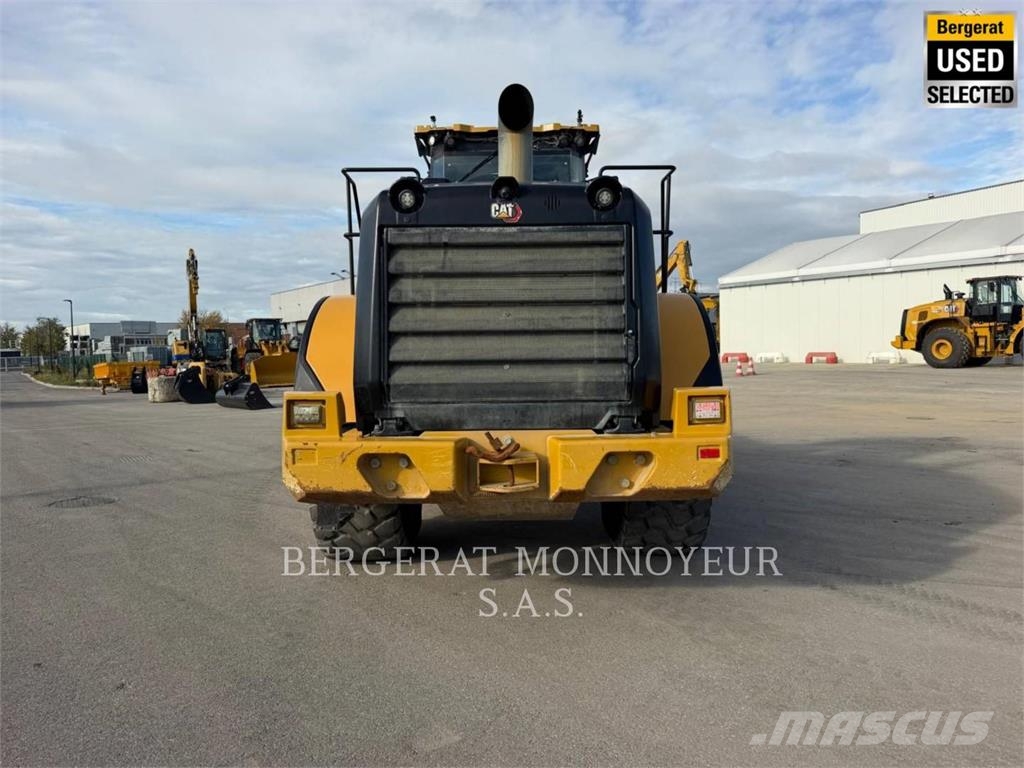 CAT 966M Колесни товарачи