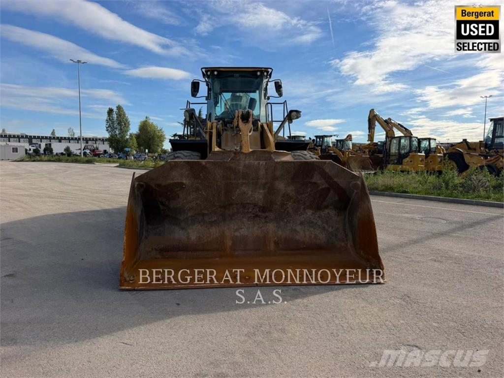 CAT 966M Колесни товарачи
