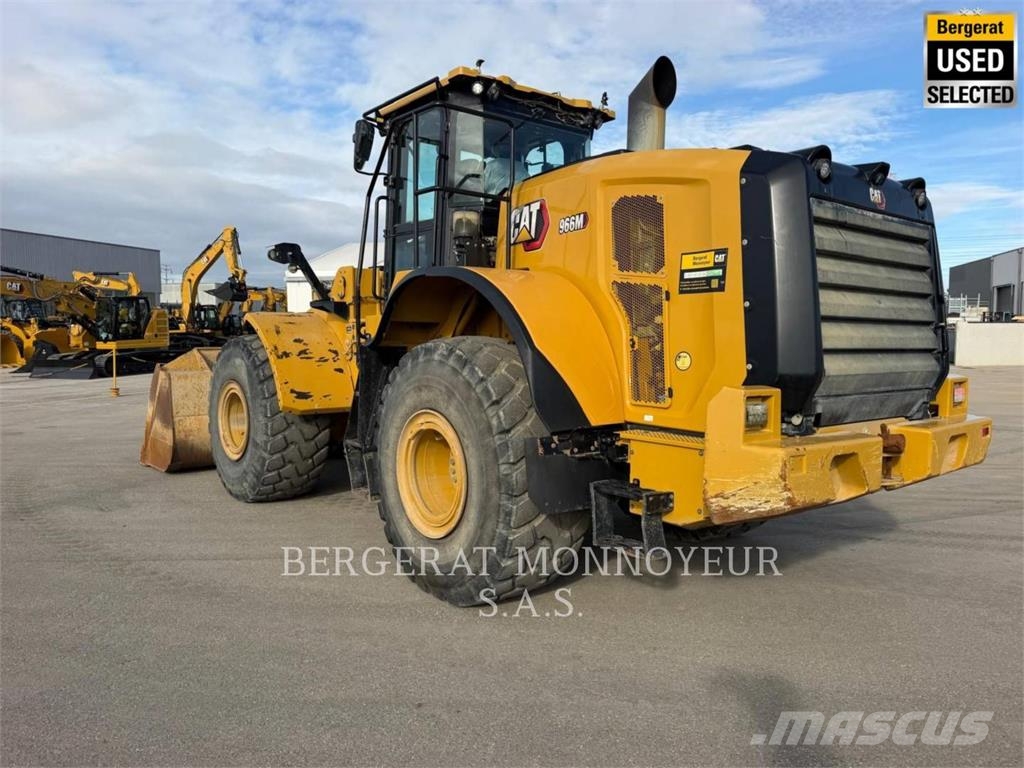 CAT 966M Колесни товарачи
