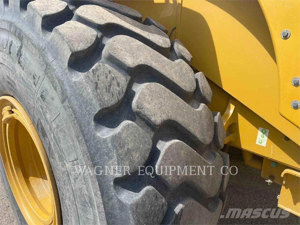 CAT 966M Gumikerekes homlokrakodók
