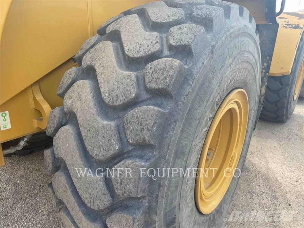 CAT 966M Gumikerekes homlokrakodók